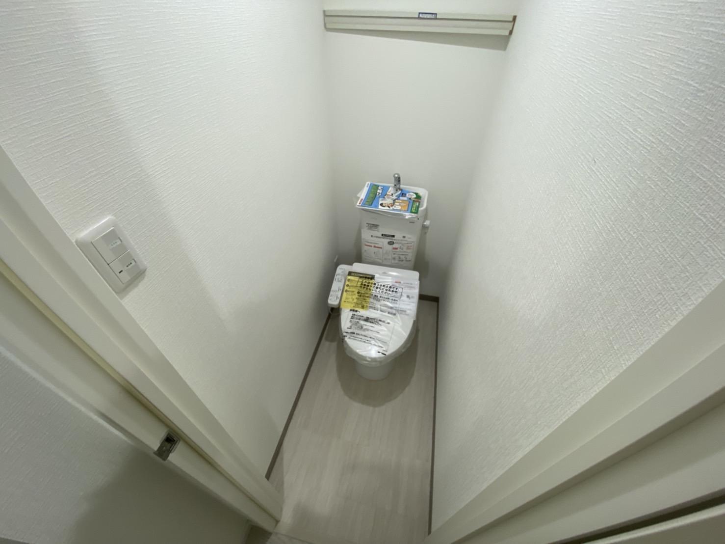 トイレ　202号室の写真を使用しています。