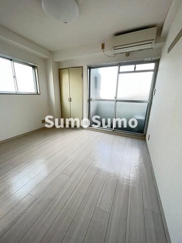 居室・リビング　こちらの居間で趣味の時間をお楽しみください