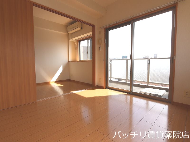 居室・リビング　別号室タイプの為、現状を優先致します。