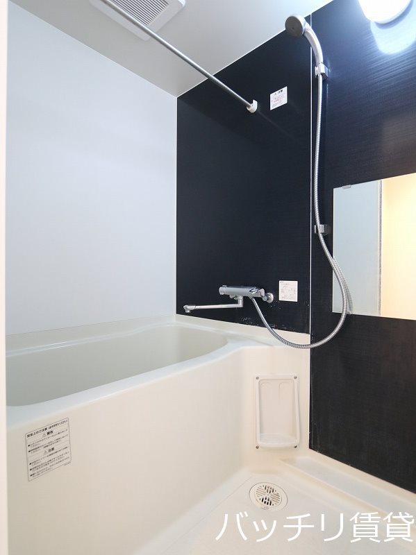 バス・シャワールーム　別号室タイプの為、現状を優先致します。