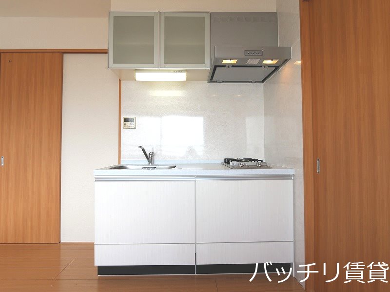 キッチン　別号室タイプの為、現状を優先致します。