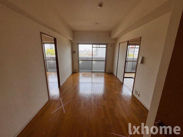 居室・リビング　こちらのリビングで趣味の時間をお楽しみください