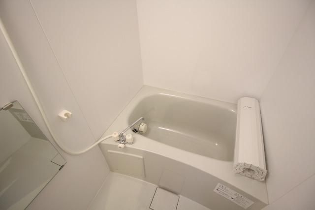 バス・シャワールーム　ミラー付のバスルーム