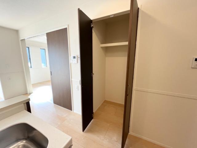 収納　キッチン横収納（イメージ）