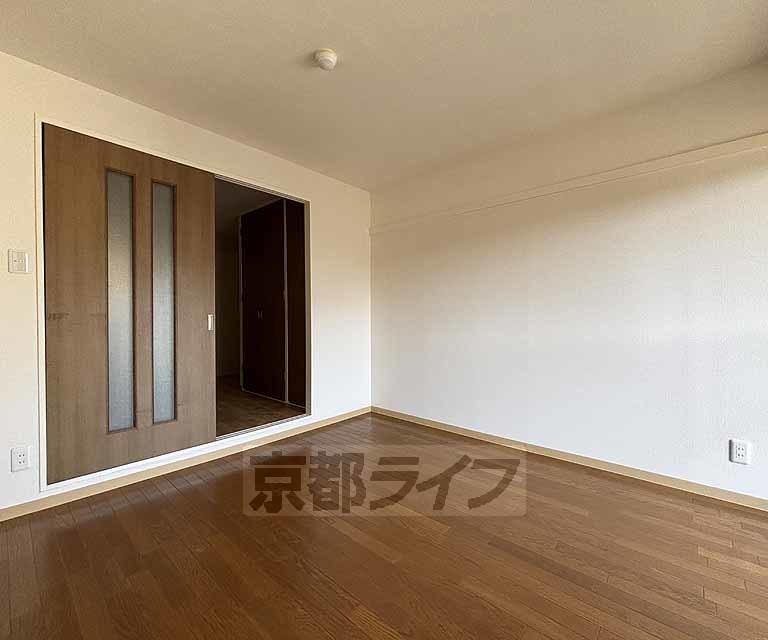 居室・リビング　１ＤＫのゆったりした室内です。