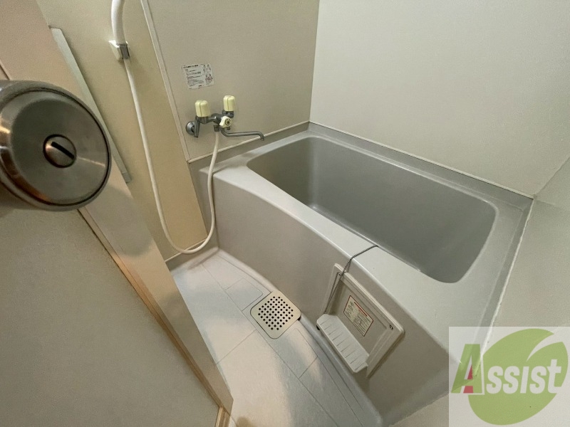 バス・シャワールーム　お風呂になります。一日の疲れを癒してくださいね。