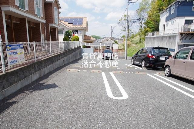 駐車場　敷地内駐車場完備
