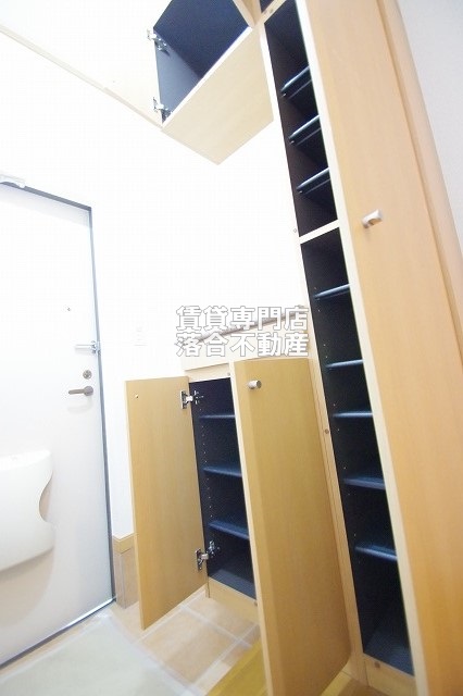 玄関　天井高シューズ収納♪