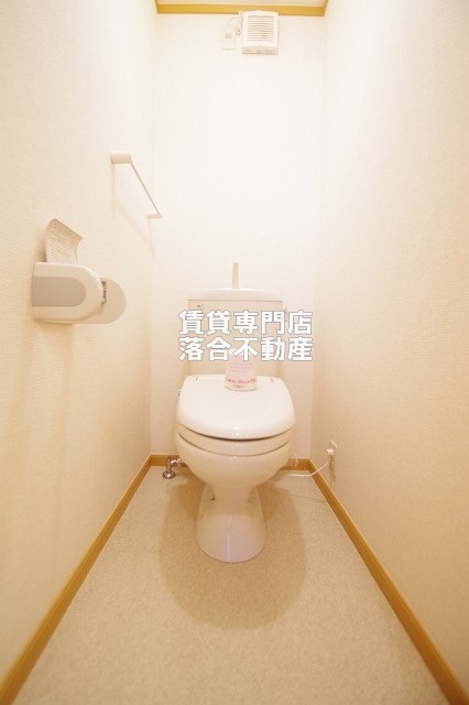 トイレ　暖房便座付き