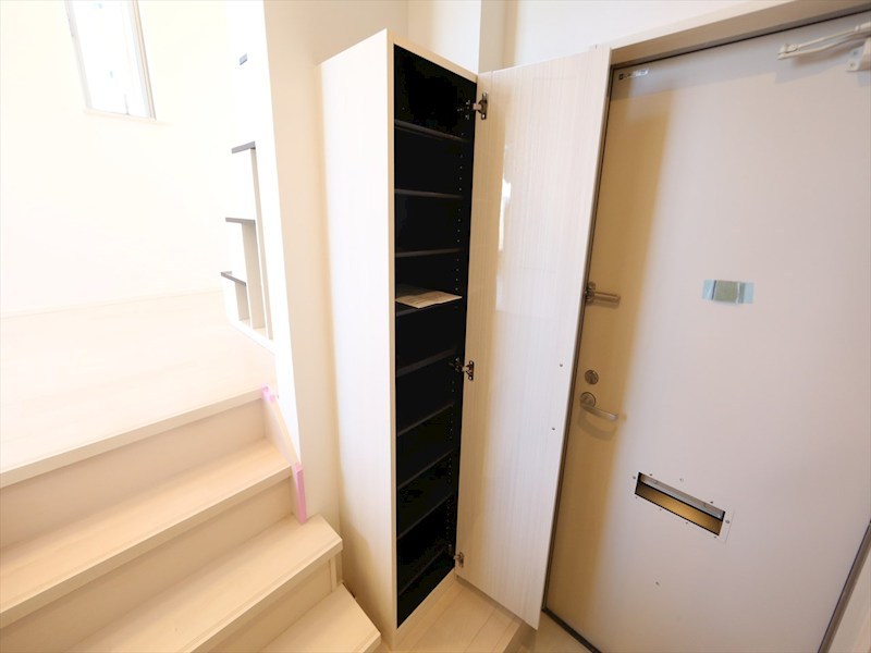 収納　玄関　シューズボックス付