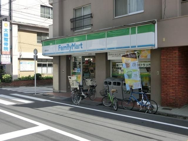 コンビニ　ファミリーマート（コンビニ）まで47m