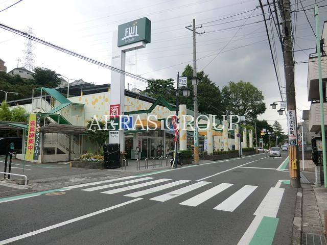 スーパー　FUJI新井町店（スーパー）まで782m