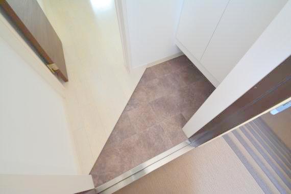 玄関　落ち着いたおしゃれな玄関です。