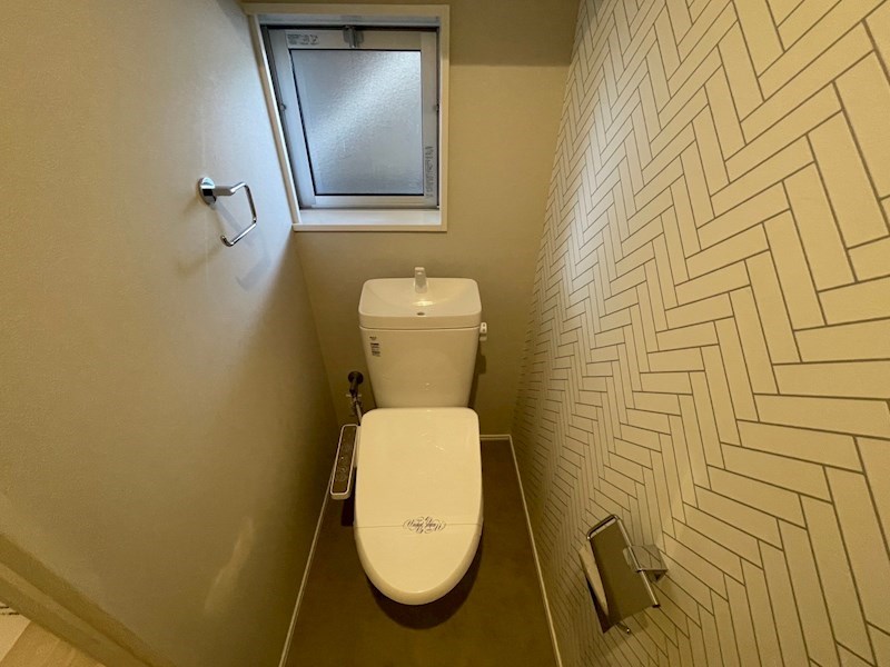 トイレ　（同型イメージ）