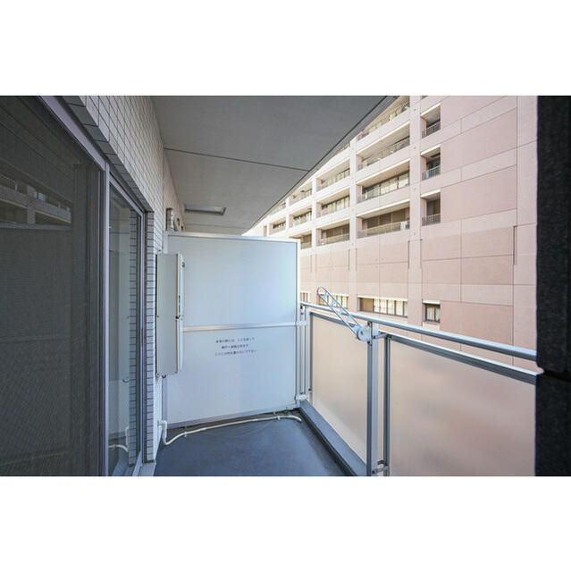 バルコニー　開放的で明るい空間を演出してくれるバルコニーです