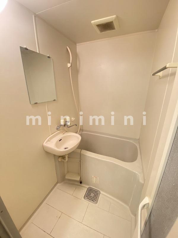 バス・シャワールーム　※写真は別号室のものですので現状優先させていただきます。