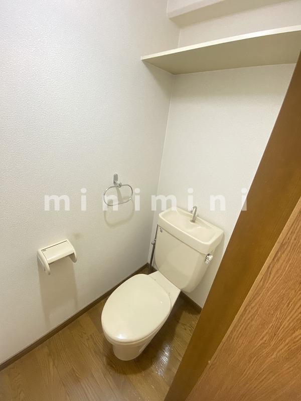 トイレ　※写真は別号室のものですので現状優先させていただきます。