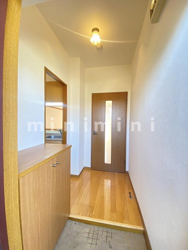 玄関　※写真は別号室のものですので現状優先させていただきます。