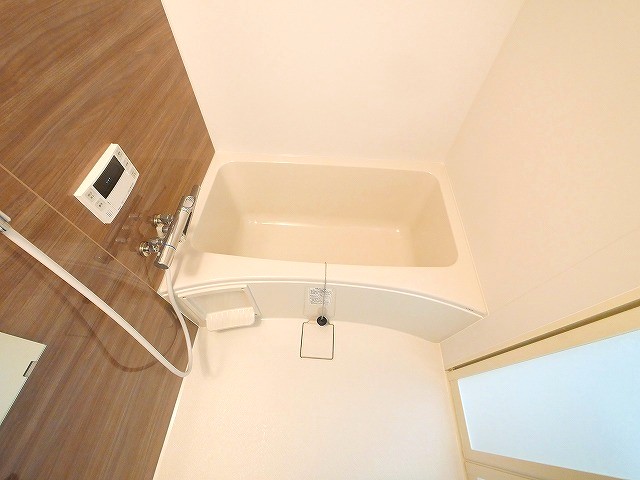 バス・シャワールーム　コンパクトで使いやすいお風呂です