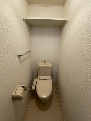 トイレ　別部屋の写真です。