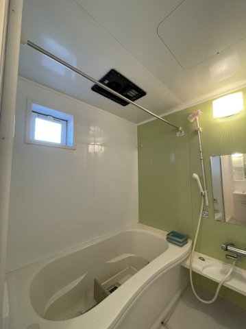 バス・シャワールーム　別部屋の写真です。