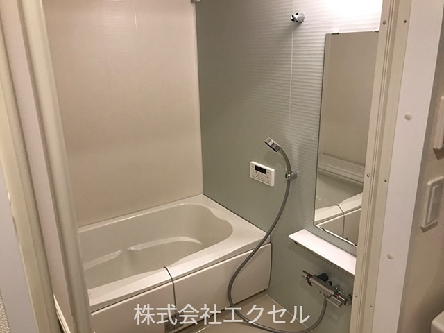 バス・シャワールーム　追い焚、浴室乾燥機付きです。