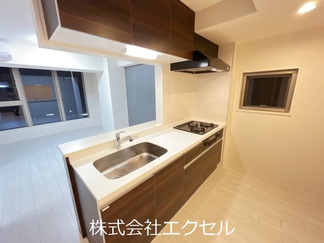 キッチン　3口コンロ付きのキッチンです。