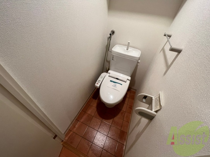 トイレ　ウォシュレット機能がついたトイレです。安心して使用できますね
