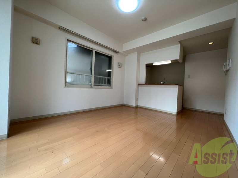 居室・リビング　フローリングと壁のカラーが明るい雰囲気ですね！