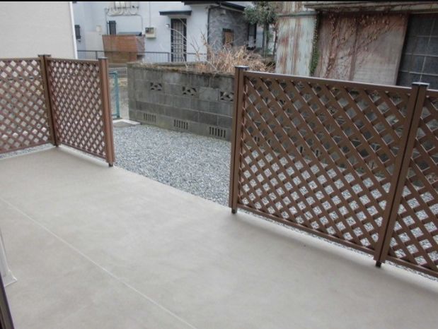 バルコニー　ネット無料です。バルコニーからの眺めを楽しみながら食事をしま