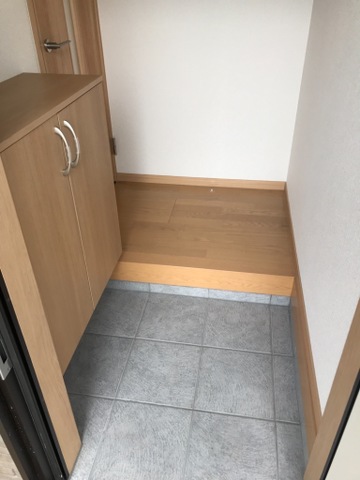 玄関　※同タイプの部屋写真です