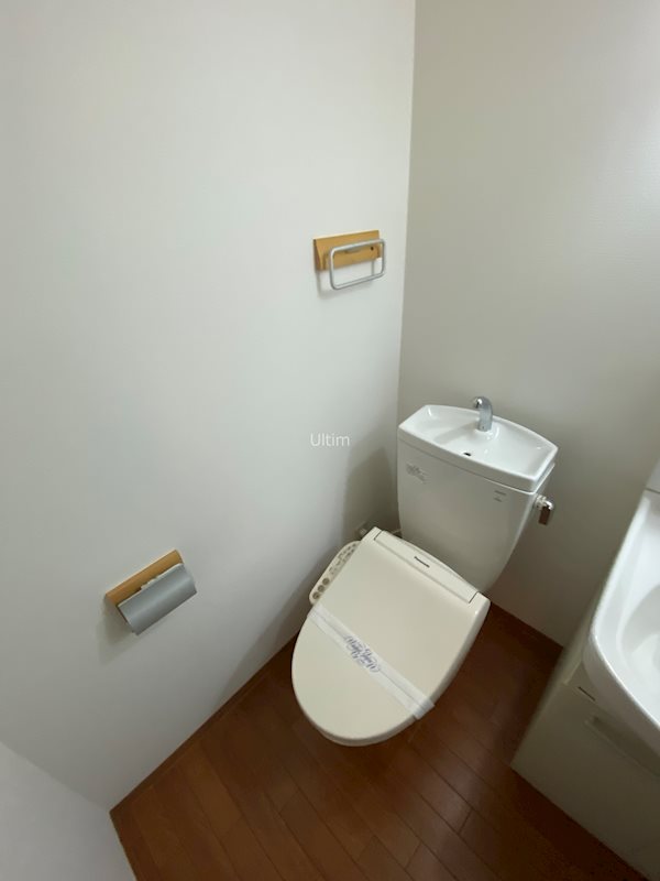 トイレ　※別のお部屋のお写真です。御参考までに。