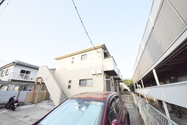 建物外観　駅徒歩３分・買い物も便利