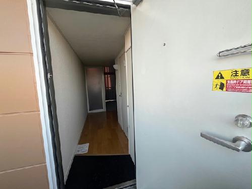 玄関　設備・仕様は号室により異なる為、現況を優先いたします。