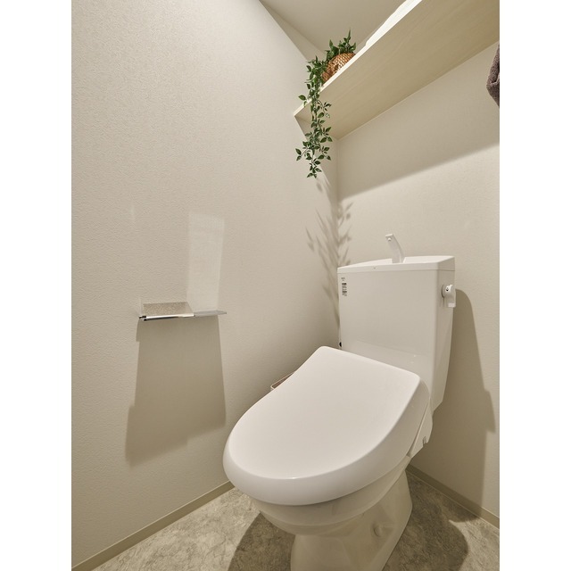 トイレ　家具・家電の備え付けはありません