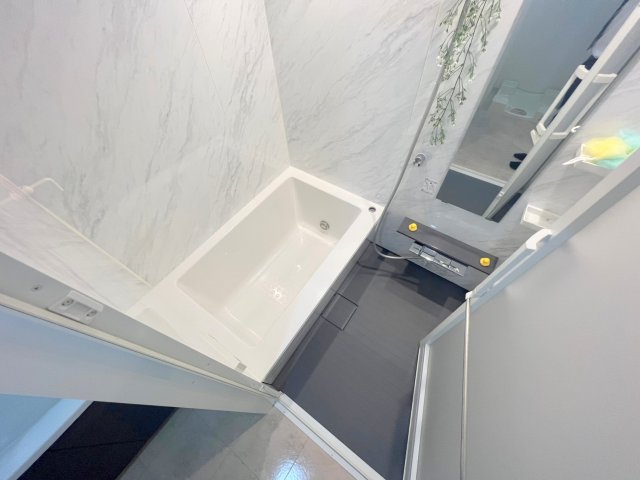 バス・シャワールーム　広めのお風呂は一日の疲れを癒してくれます。