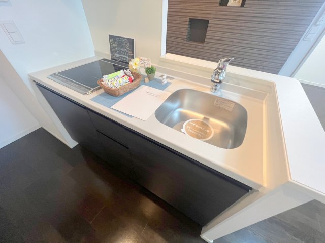 キッチン　オシャレなシステムキッチン。お料理好きには嬉しいですね。