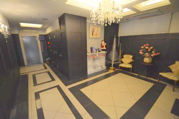 ロビー　エレベーターホールです。防犯カメラつき。