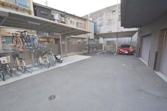 駐車場　あなたの大事な自転車も安心してとめることができますね。