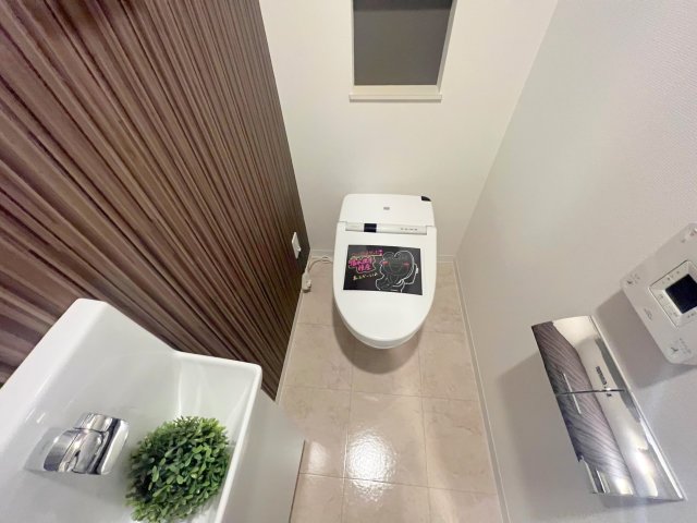 トイレ　清潔感のあるトイレは、誰もがリラックスできる空間です。