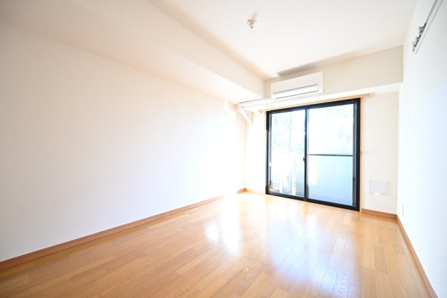 居室・リビング　広々とした洋室です