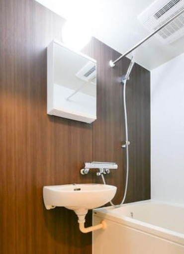 洗面設備　ゆったりとスペースのある洗面所