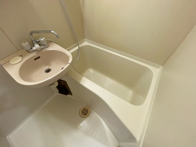 バス・シャワールーム　バストイレ別でオススメです！