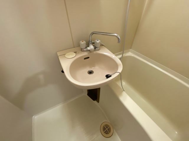 洗面設備　浴室内に洗面台があります☆