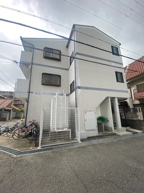 建物外観　居住者専用ゴミ置き場あります♪