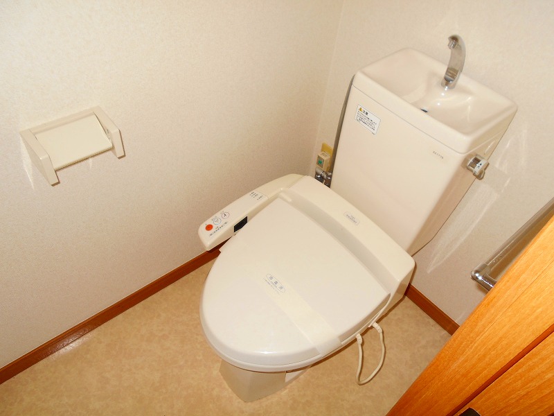 トイレ　温水洗浄便座
