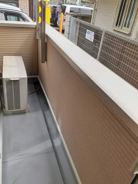 バルコニー　日当たりのよいバルコニー