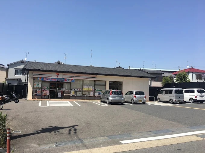 コンビニ　セブンイレブン 深草大亀谷店（コンビニ）まで850m