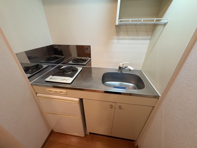 キッチン　同物件別部屋写真