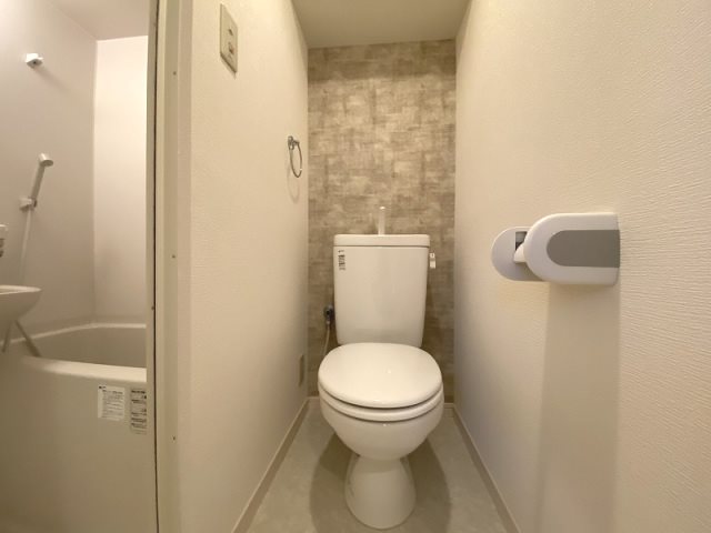 トイレ　※同型タイプ写真のため、現状優先。